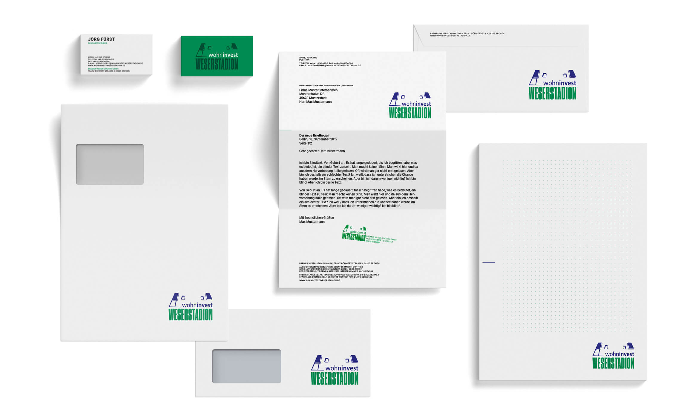 Auf diesem Bild ist die Geschäftsausstattung der Bremer Weser-Stadion GmbH zu sehen. Hierzu zählen Briefumschläge, Visitenkarten, Briefpapier und Notizblöcke.