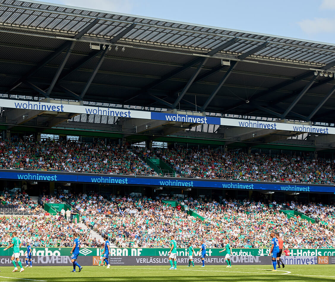 This picture shows the advertisement of Wohninvest on the roof crest and LED-band in the Wohninvest WESERSTADIUM.